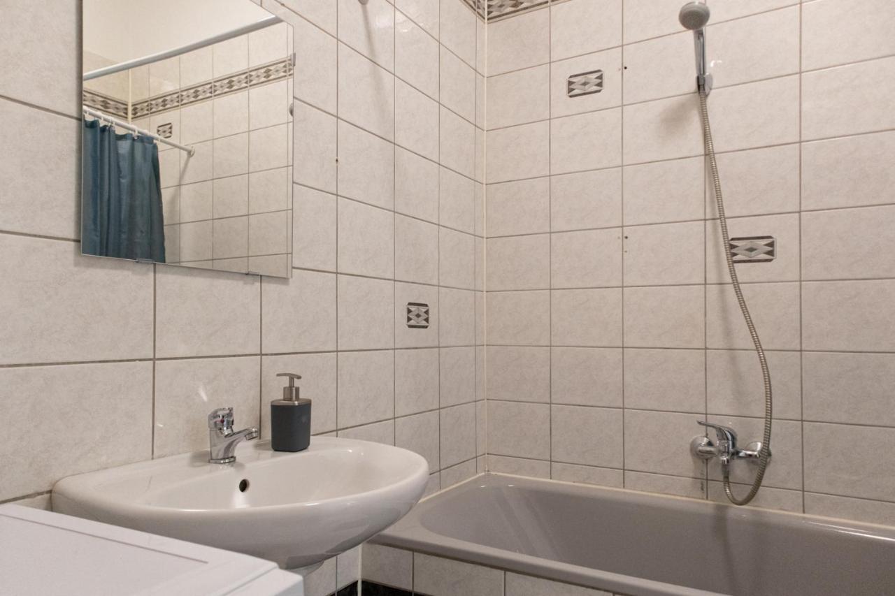 Spacious 2Br Apt.-Near Wiener Stadthalle Kültér fotó